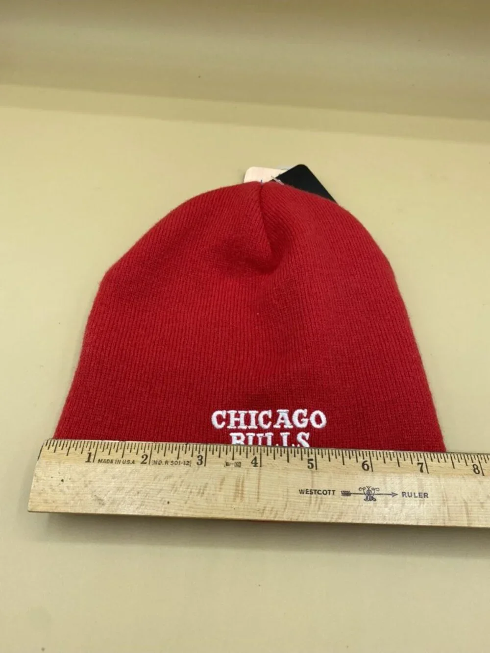 NWT New Adidas Chicago Bulls Red Bull Youth Beanie Uncuffed NBA Store Tag